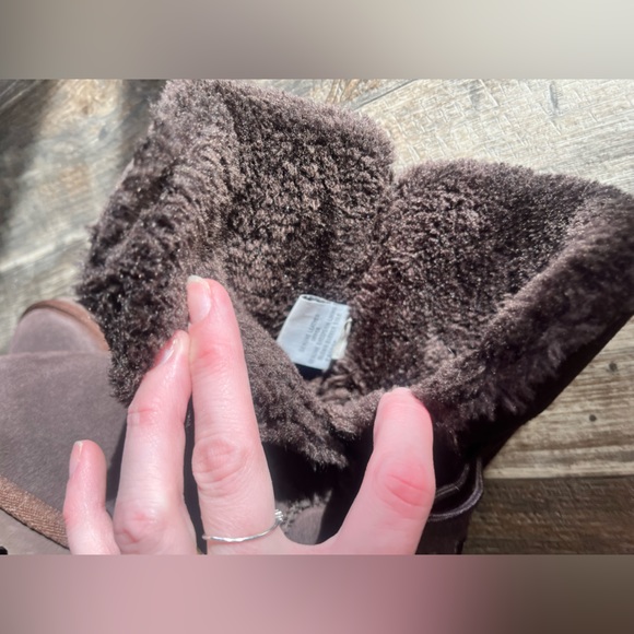 UGG Classic Bailey Boots With Buttons • Dark Brown Leather • Sheepskin • sz W6 - Picture 6 of 16